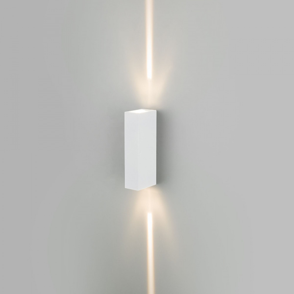 Уличный настенный светодиодный светильник Blaze LED IP54 35136/W белый